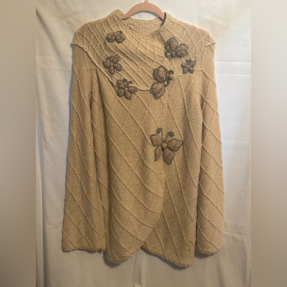 Elegant Beige Floral Knit Cardigan